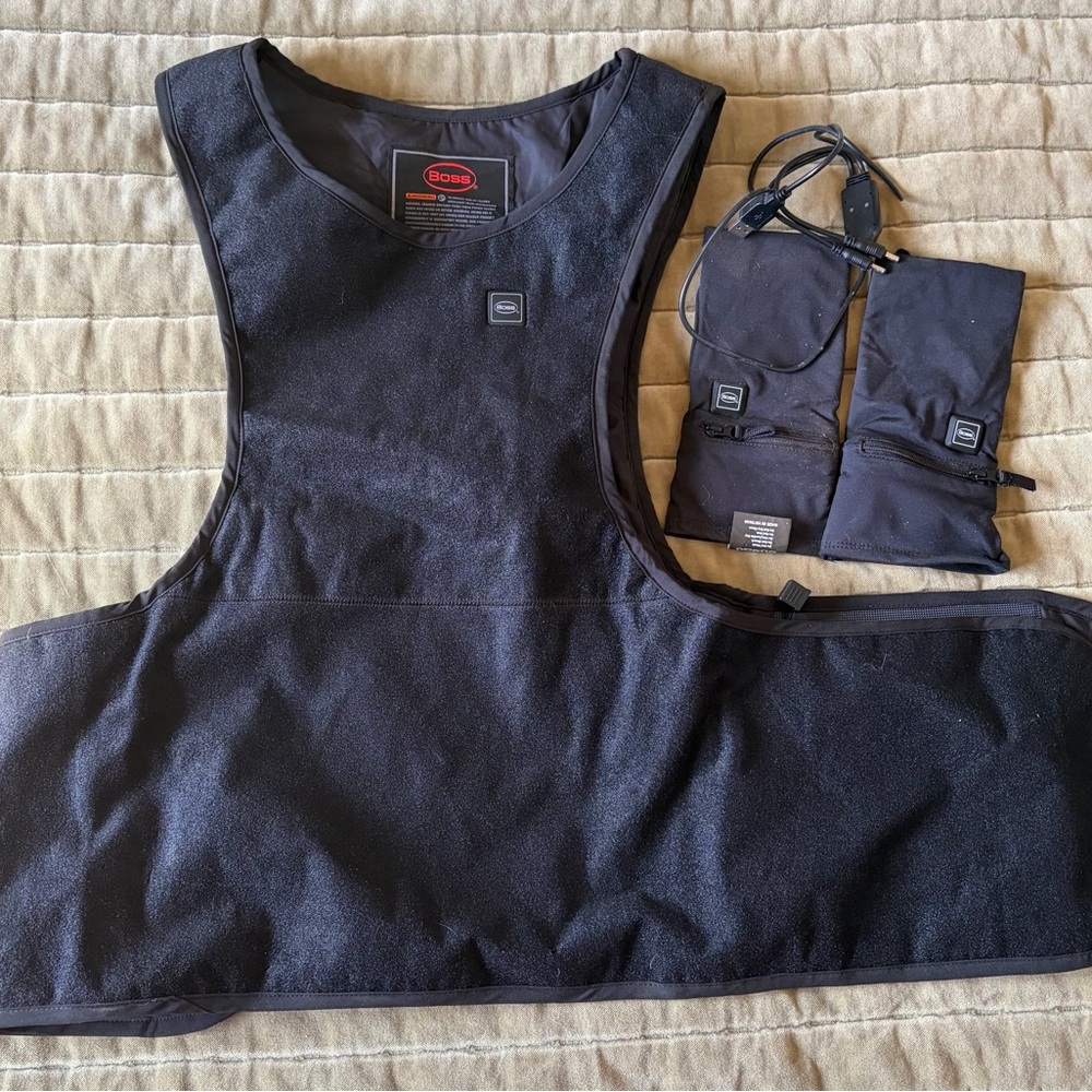 Boss Adult Unisex Black Nylon Heated Vest and gloves. Perfect with charger $200+